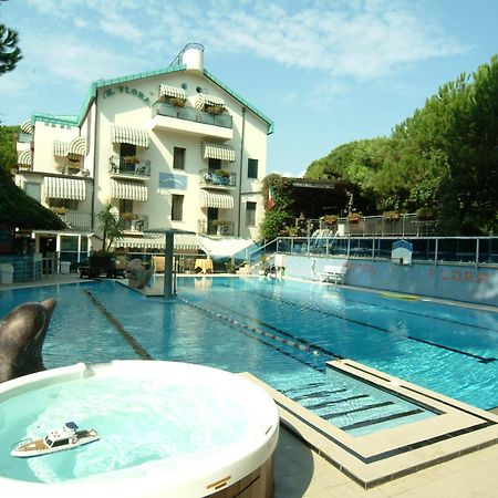 Hotel Flora Milano Marittima Exterior foto