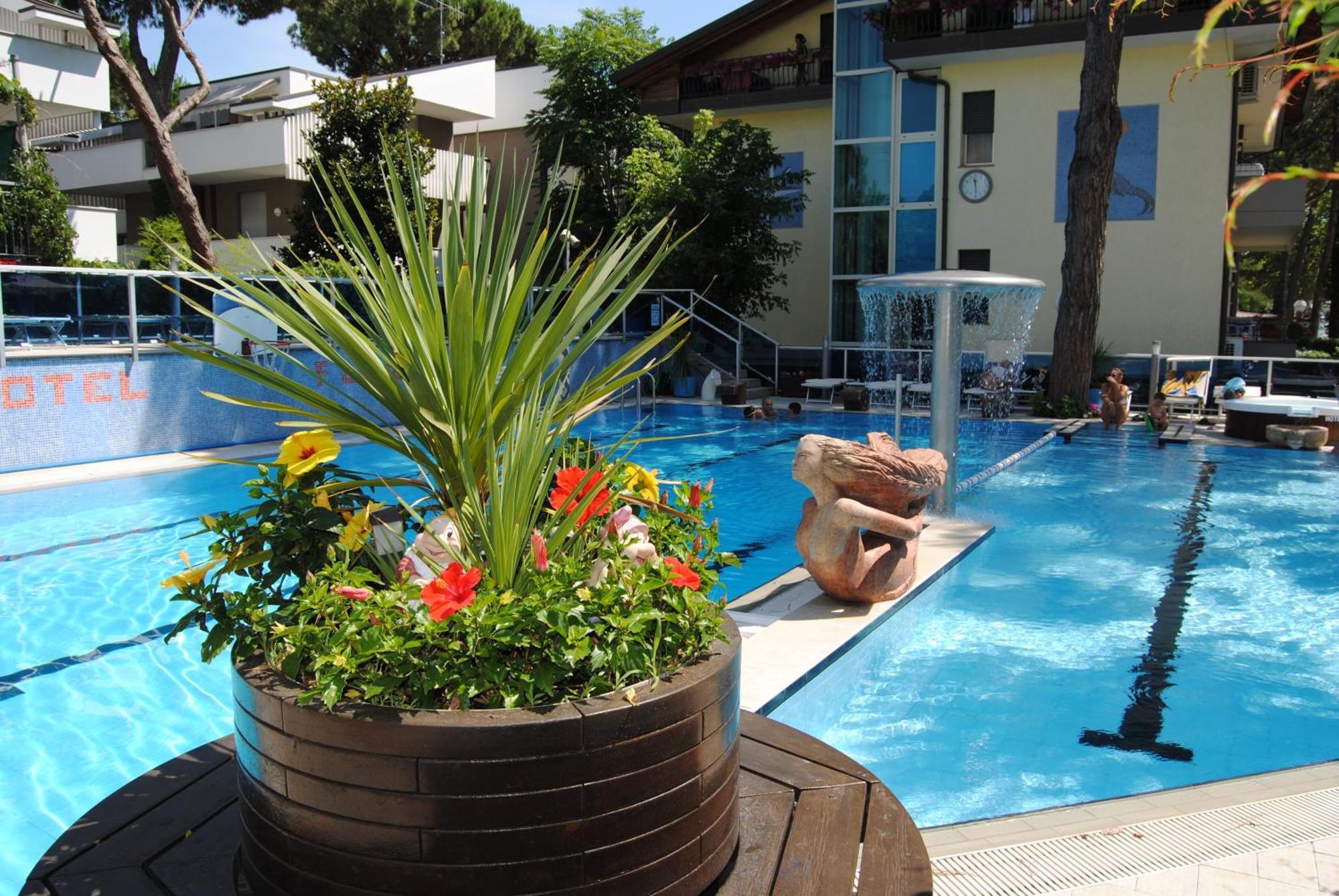Hotel Flora Milano Marittima Exterior foto